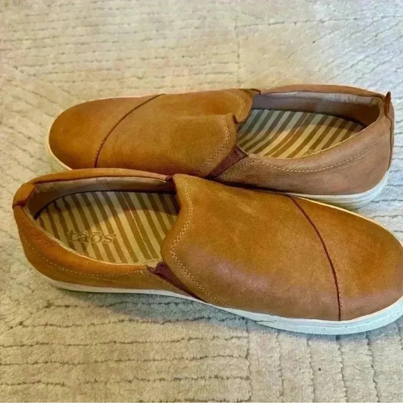 Men’s TAOS leather slip ons size 11 - Picture 2 of 7